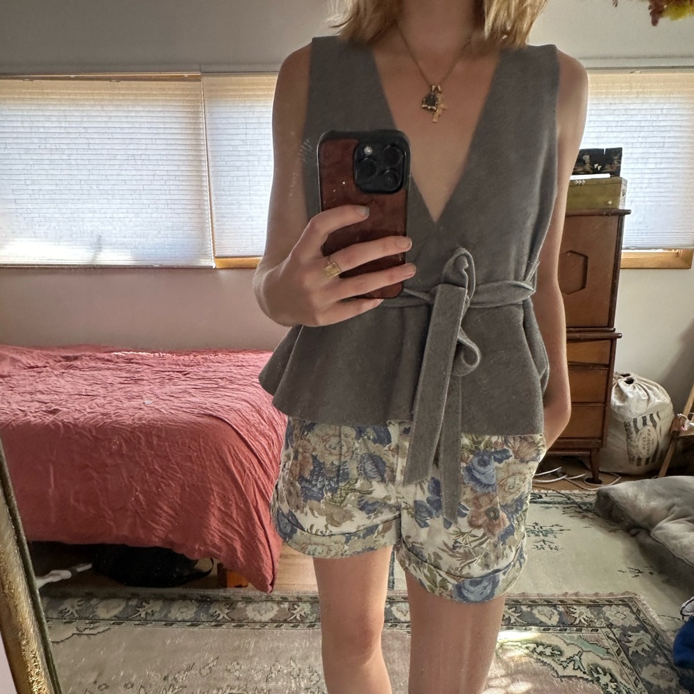 Stylenanda Gray Faux Fur Vneck Top